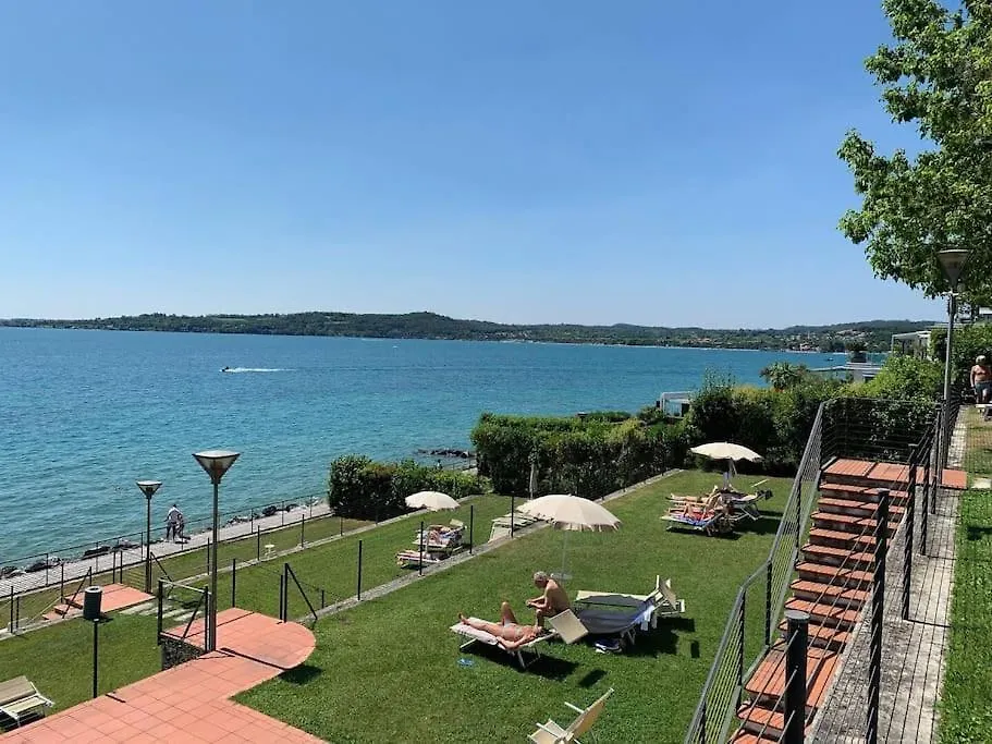 Luxury Lake View 2 Bed パデンゲ・スル・ガルダ アパート