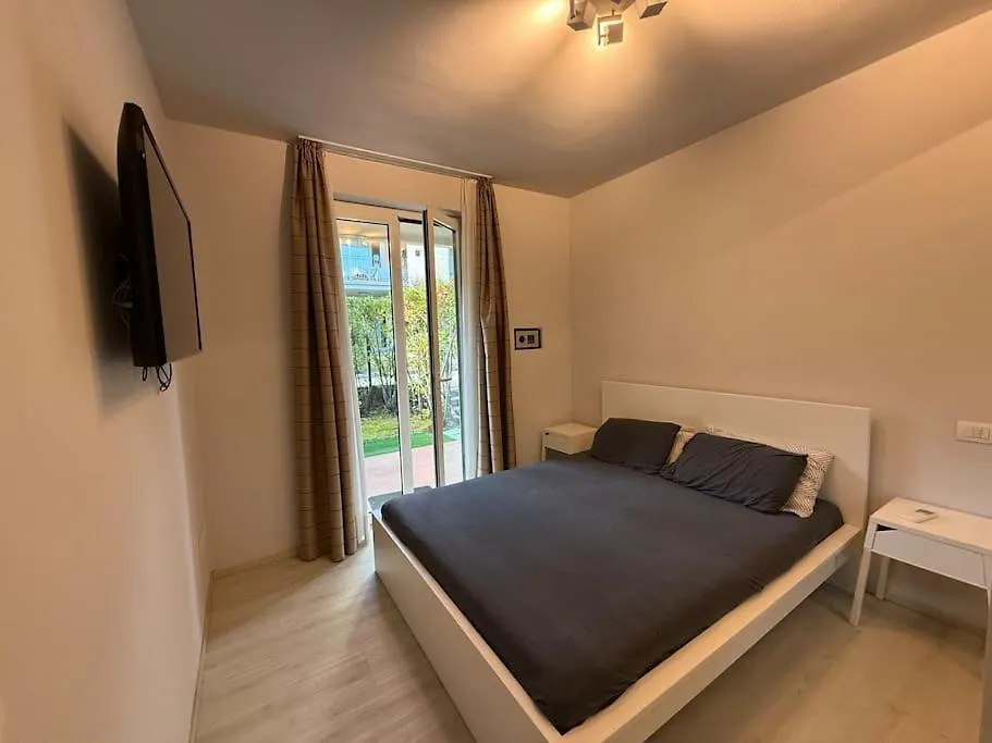 Apartment Luxury Lake View 2 Bed Padenghe sul Garda