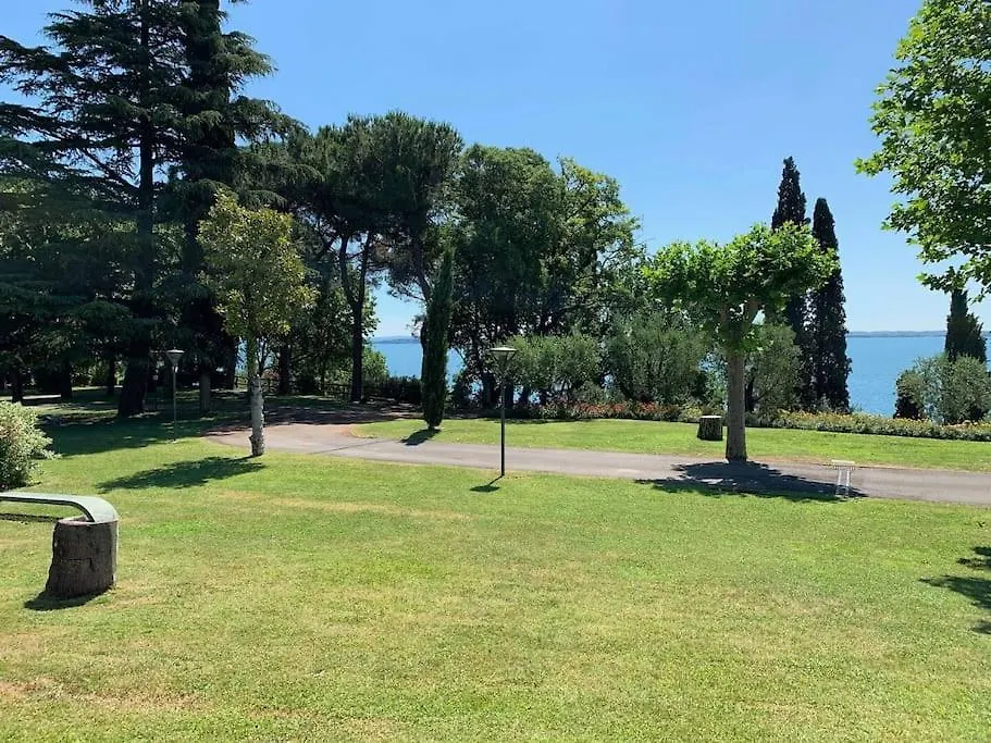 Apartment Luxury Lake View 2 Bed Padenghe sul Garda