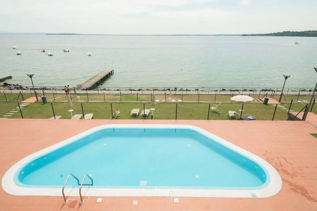 Luxury Lake View 2 Bed Padenghe sul Garda Apartment