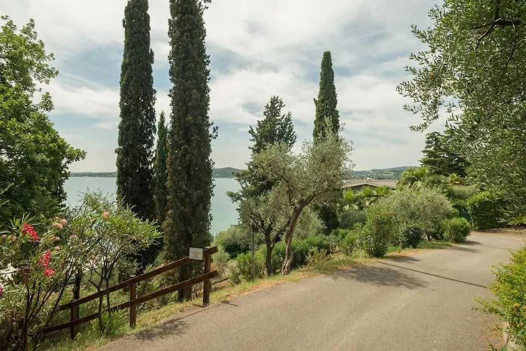 Luxury Lake View 2 Bed Padenghe sul Garda Apartment