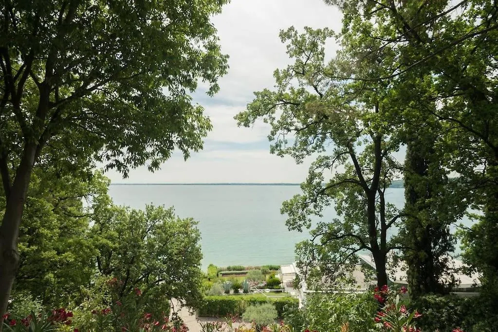 Apartment Luxury Lake View 2 Bed Padenghe sul Garda Italy