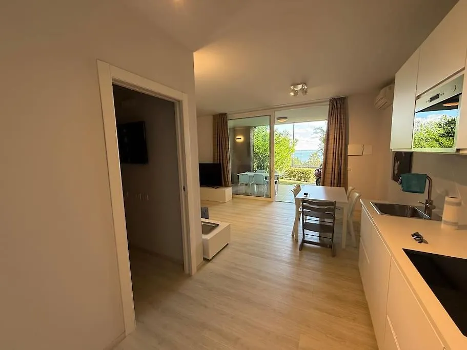 Luxury Lake View 2 Bed Padenghe sul Garda Italy