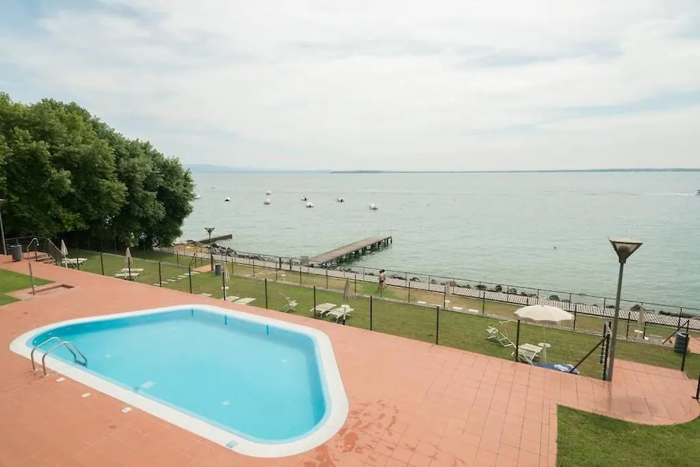 Luxury Lake View 2 Bed パデンゲ・スル・ガルダ イタリア